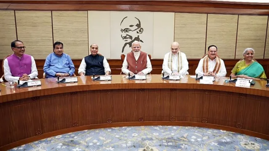 दिल्ली-एनसीआर में पुराने वाहनों पर सख्ती, मोदी कैबिनेट ने मंजूर की 9,585 करोड़ की योजना