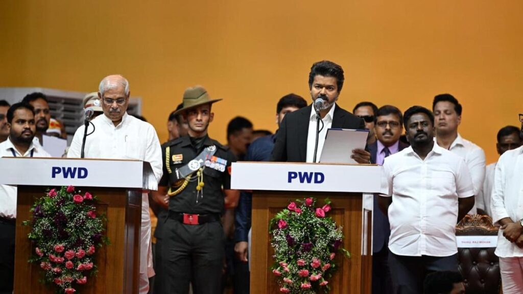 जोसेफ विजय ने तमिलनाडु के मुख्यमंत्री के रूप में शपथ ली जोसेफ विजय ने तमिलनाडु के मुख्यमंत्री के रूप में शपथ ली